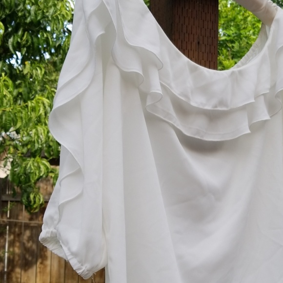 Off shoulder flutter top - Picture 2 of 5